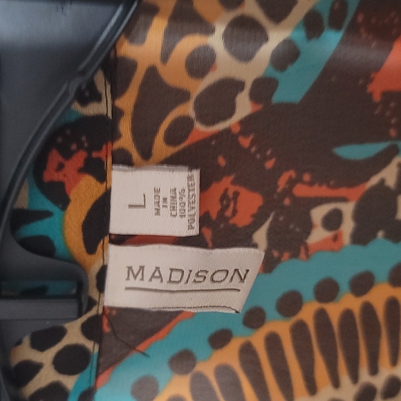 Madison Button down Blouse - Picture 4 of 8